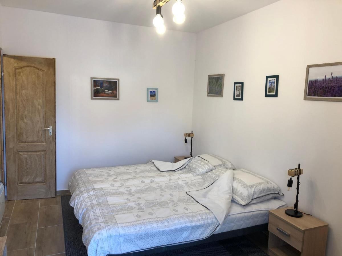 Il-Lak Apartment Pannonhalma Zewnętrze zdjęcie