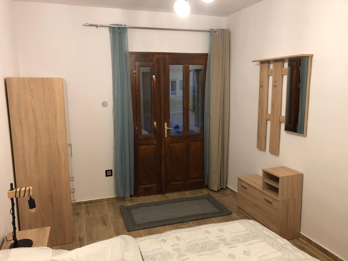Il-Lak Apartment Pannonhalma Zewnętrze zdjęcie