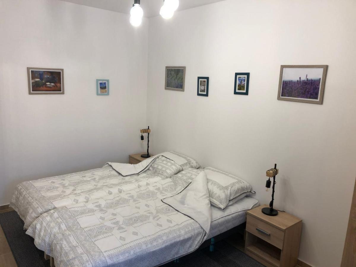 Il-Lak Apartment Pannonhalma Zewnętrze zdjęcie